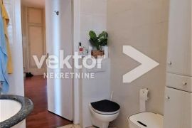 Bulevard, gospodski stan s tri balkona, otvoren pogled, garaža, Rijeka, Apartamento