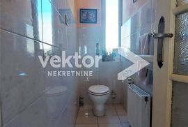 Bulevard, gospodski stan s tri balkona, otvoren pogled, garaža, Rijeka, Apartamento