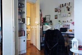 Bulevard, gospodski stan s tri balkona, otvoren pogled, garaža, Rijeka, Apartamento