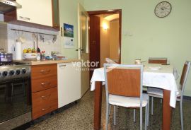 Centar, 110m2, 4-soban, Rijeka, Appartement