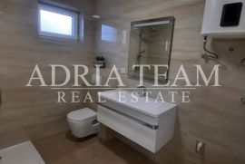 APARTMAN U NOVOGRADNJI, POGLED NA MORE, VRT 240 m2 - POVLJANA, PAG, Povljana, Appartement