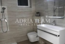 APARTMAN U NOVOGRADNJI, POGLED NA MORE, VRT 240 m2 - POVLJANA, PAG, Povljana, Appartement