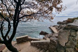 NOVI VINODOLSKI, SMOKVICA - Kuća s vlastitim pristupnim putem do plaže, Novi Vinodolski, Famiglia