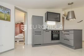 Istra, Novigrad, stan 60m2 sa pogledom na more, lifrom i garažom, Novigrad, Flat