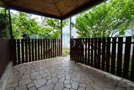 Dvosoban stan s okućnicom, Crikvenica, Appartement