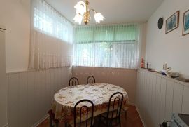 Dvosoban stan s okućnicom, Crikvenica, Appartement