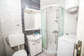 Ledine kod Akva Parka, stan 23m2 + 4m2 ostava, Novi Beograd, Appartamento