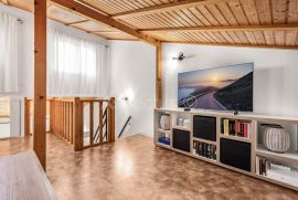 Novouređena kuća s 5 apartmana, Općina Medulin, Medulin, بيت