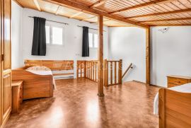 Novouređena kuća s 5 apartmana, Općina Medulin, Medulin, بيت