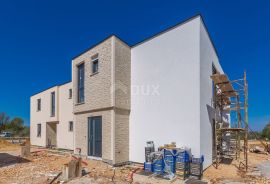 OTOK KRK, MALINSKA - dvije dvojne kuća s jednim bazenom, Malinska-Dubašnica, House