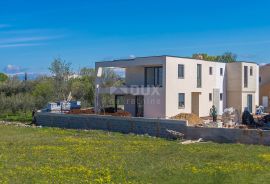 OTOK KRK, MALINSKA - moderna dvojna kuća s bazenom, Malinska-Dubašnica, House