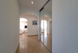 OPATIJA, IČIĆI - penthouse s panoramskim pogledom i dvorišnom zgradom, Opatija - Okolica, Kвартира