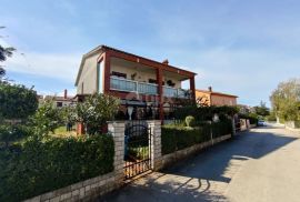 ISTRA, PULA - Obnovljena obiteljska apartmanska kuća na mirnoj lokaciji, Pula, House