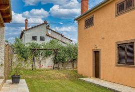 ISTRA, LOBORIKA- Prostrana kuća s dva stana i bazenom, Marčana, Maison