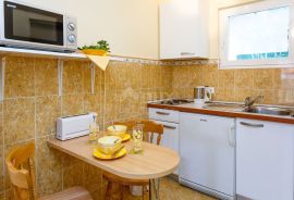 OTOK KRK, MALINSKA - Renovirana apartmanska kuća u blizini mora, Malinska-Dubašnica, Ev