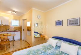 OTOK KRK, MALINSKA - Renovirana apartmanska kuća u blizini mora, Malinska-Dubašnica, Ev