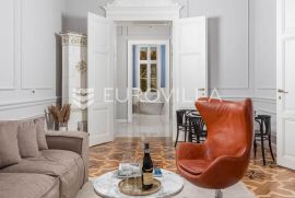 Zagreb, Donji Grad, luksuzan dvosoban stan s parkingom 66 m2, Zagreb, Appartamento