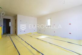 Makarska, dvosoban stan na trećem katu novogradnje  NKP 72, 43 m2, Makarska, Appartement