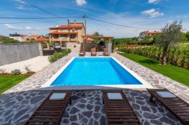 Lijepa kamena villa u okolici Poreča, Istra, Poreč, Famiglia