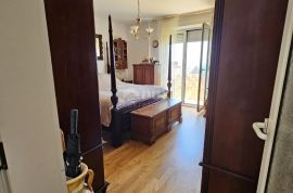 RIJEKA, BULEVARD - prostrani 2-sobni stan s pogledom na more, Rijeka, Apartamento