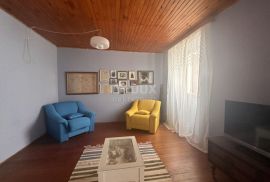 MALI LOŠINJ, GRAD-Kuća s dvorištem u centru Lošinja. PRVI RED OD MORA, Mali Lošinj, House