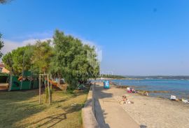 Prilika u Novigradu ! Soba  s izlazom na plažu !, Novigrad, Διαμέρισμα