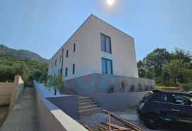 Otok Krk, Baška, okolica, dvosobni stan 64m2, prizemlje, okućnica za prodaju, Baška, Wohnung