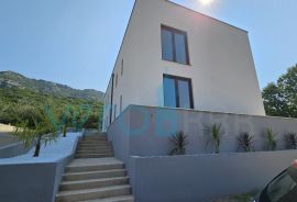 Otok Krk, Baška, okolica, dvosobni stan 64m2, prizemlje, okućnica za prodaju, Baška, Wohnung