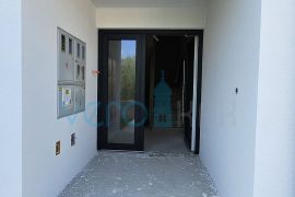 Otok Krk, Baška, okolica, dvosobni stan 64m2, prizemlje, okućnica za prodaju, Baška, Wohnung