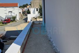 Otok Krk, Baška, okolica, dvosobni stan 62m2, prizemlje, okućnica za prodaju, Baška, Appartement