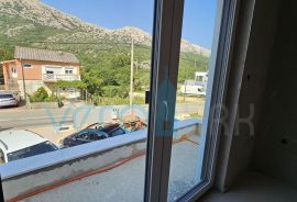 Otok Krk, Baška, okolica, dvosobni stan 62m2, prizemlje, okućnica za prodaju, Baška, Appartement