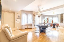 Zagreb, Čačkovićeva, prekrasan četverosobni stan sa terasom + 2 PM, 160 m2, Zagreb, Kвартира