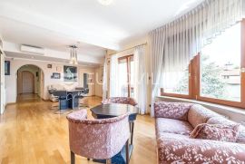 Zagreb, Čačkovićeva, prekrasan četverosobni stan sa terasom + 2 PM, 160 m2, Zagreb, Kвартира