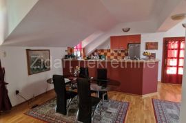 Zemun, Šilerova, 109m2, plus dvorište, uknjiženo, Zemun, Flat