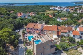 Dvije kuće za odmor blizu plaže, Štinjan, Pula, Haus