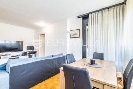 Zagreb, Jarun, funkcionalan trosobni stan 61m2 s pripadajućom ostavom, Zagreb, Apartamento