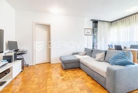 Zagreb, Jarun, funkcionalan trosobni stan 61m2 s pripadajućom ostavom, Zagreb, Apartamento