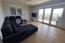 Trogir, moderan stan s bazenom dostupan od rujna, Trogir, Appartment