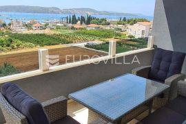 Trogir, moderan stan s bazenom dostupan od rujna, Trogir, Flat