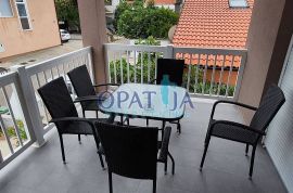 Vir, Kat kuće sa dvosobnim stanom, 350m do mora, Vir, Apartamento