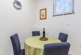 MALINSKA, OTOK KRK - Jednosobni apartman s okućnicom, Malinska-Dubašnica, Daire