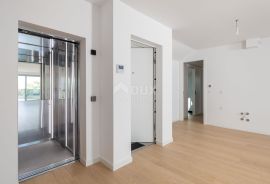 OPATIJA, CENTAR - odličan penthouse u novogradnji s pogledom na more, zajednički bazen, garaža, Opatija, Stan