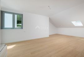 OPATIJA, CENTAR - odličan penthouse u novogradnji s pogledom na more, zajednički bazen, garaža, Opatija, Stan