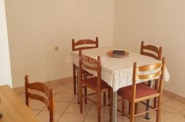 NOVI VINODOLSKI - Apartmanska kuća s 10 stambenih jedinica 170m od mora, Novi Vinodolski, Famiglia