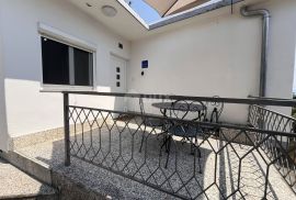 CRIKVENICA - Dvije kuće s garažom u blizini centra, Crikvenica, Casa