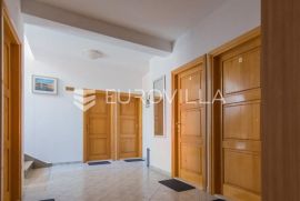 Omiš, Lokva Rogoznica, hotel-pansion, ukupno NKP 825 m2, Omiš, Propiedad comercial