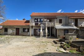 Pridraga - kamena kuća s više pomoćnih objekata! 359000€, Novigrad, Haus