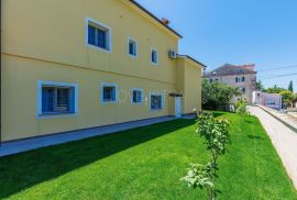 Kuća sa 5 apartmana,1,5 km od Poreča., Poreč, House