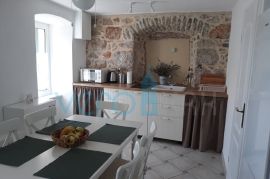 Punat, otok Krk, renovirana kamena kuća u centru grada, pogled, vrt, prodaja, Punat, House