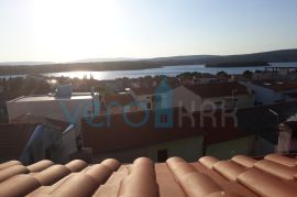 Punat, otok Krk, renovirana kamena kuća u centru grada, pogled, vrt, prodaja, Punat, House